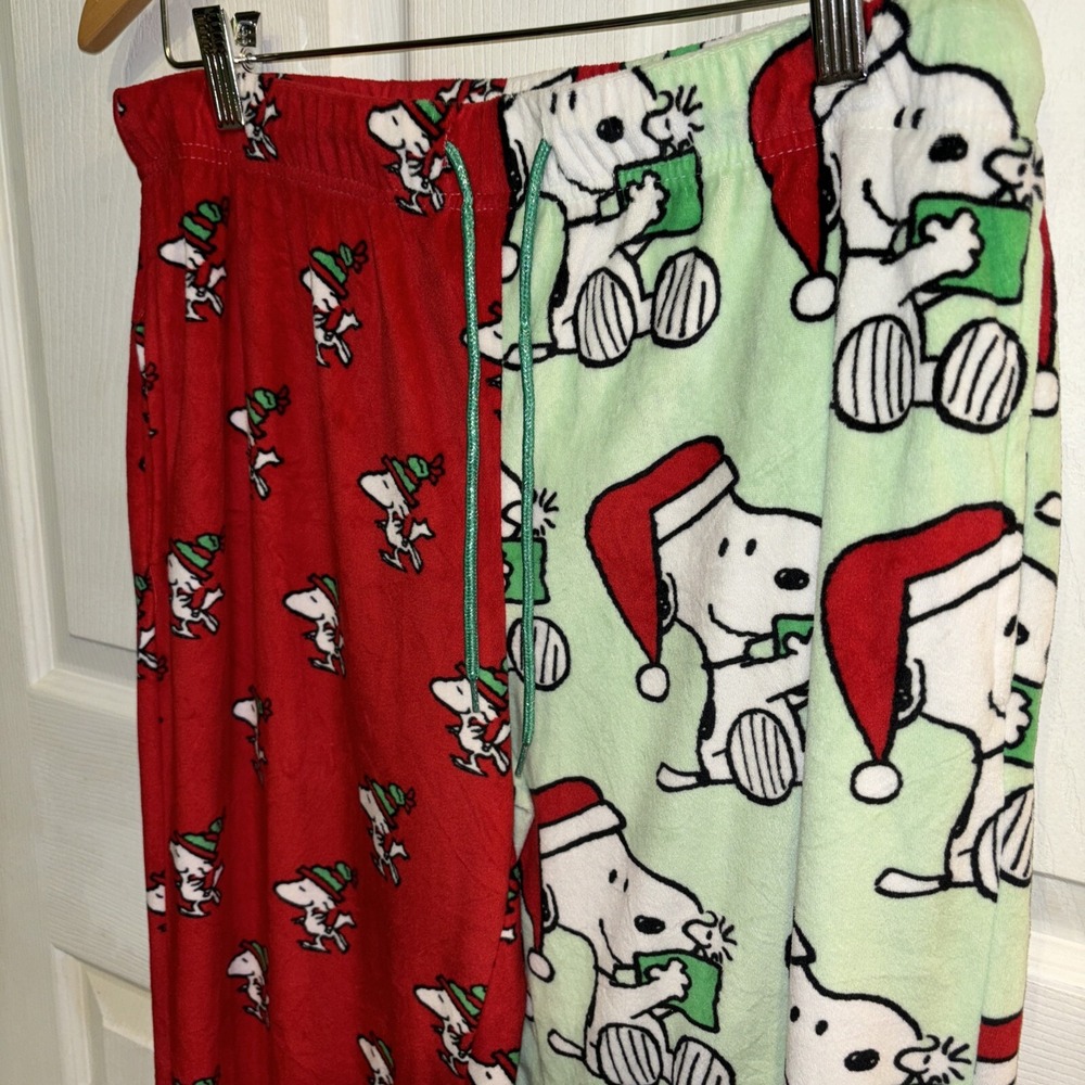 Snoopy Peanuts Sleepwear Lounge Pants Christmas Special Size Medium Green/Red
